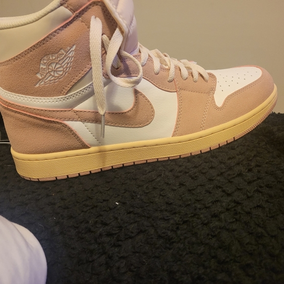Washed pink jordan 1s - Picture 3 of 6